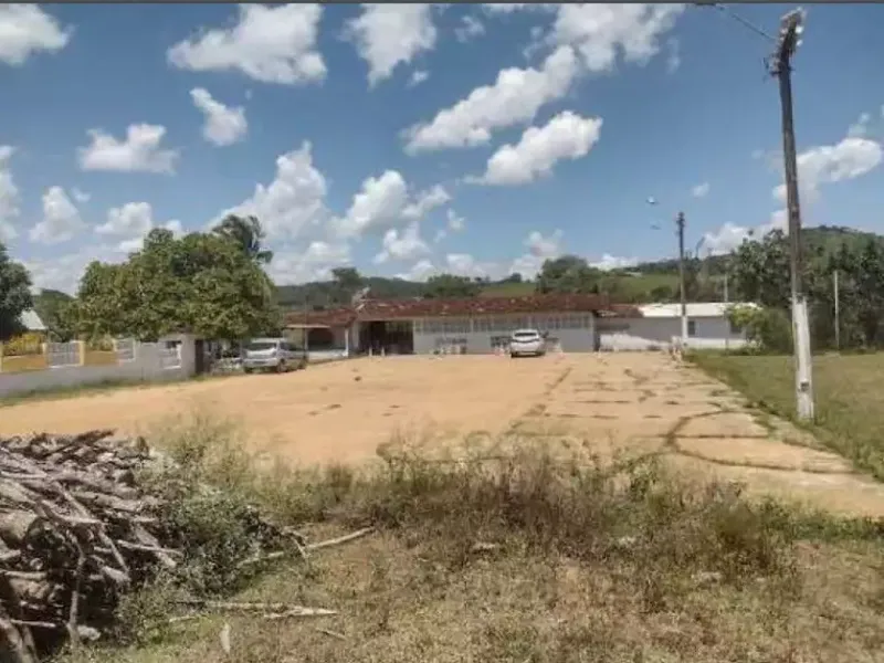 Comercial em leilão