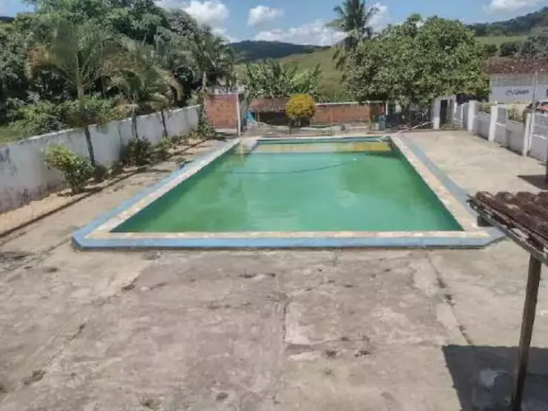 Comercial em leilão