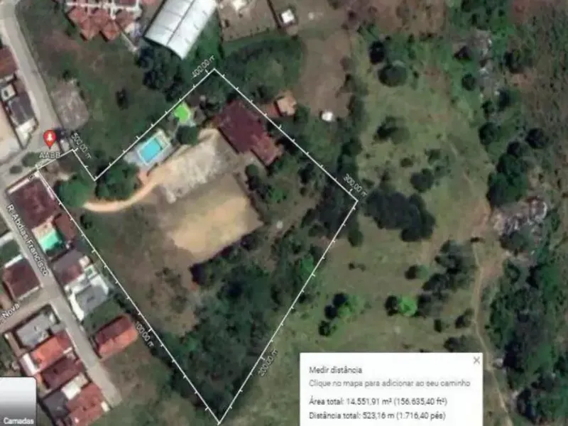 Comercial em leilão