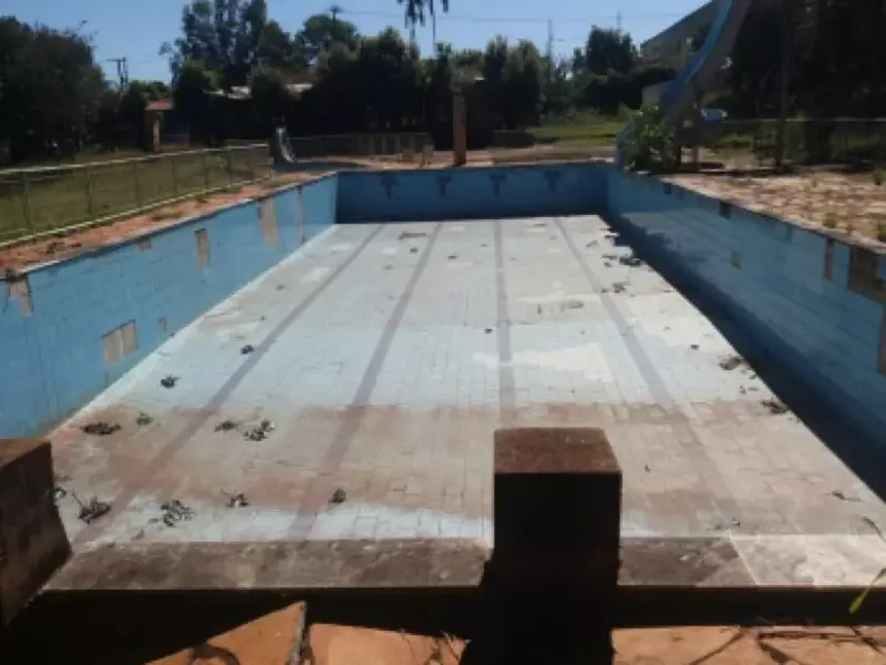 Comercial em leilão