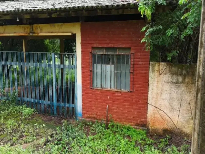 Comercial em leilão