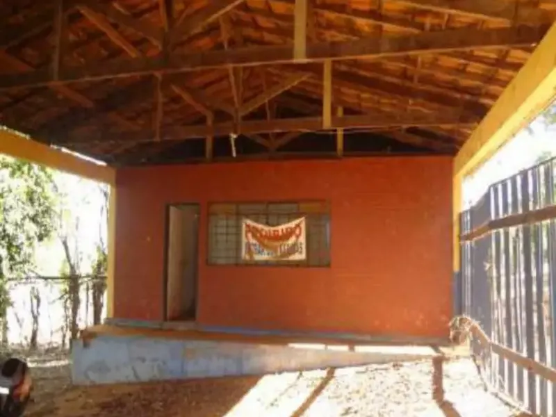 Comercial em leilão