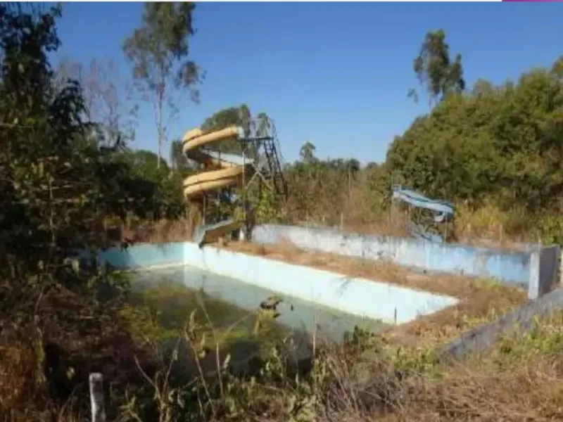 Comercial em leilão