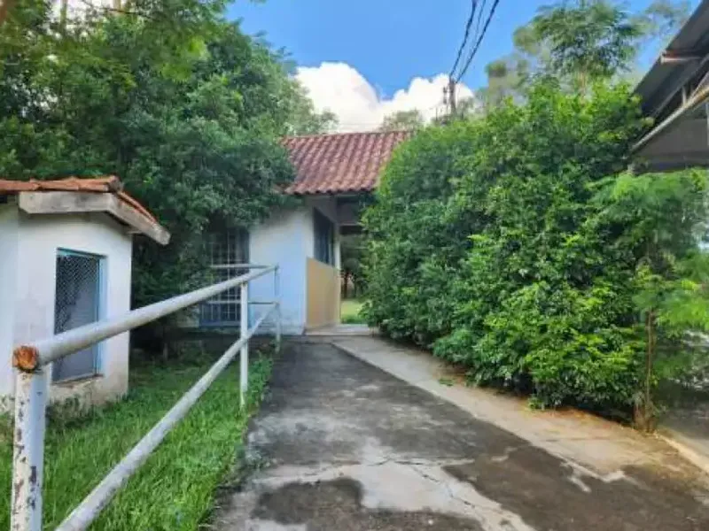 Comercial em leilão