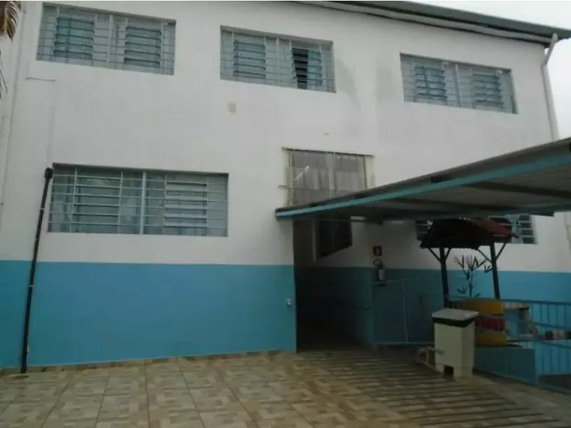 Comercial em leilão