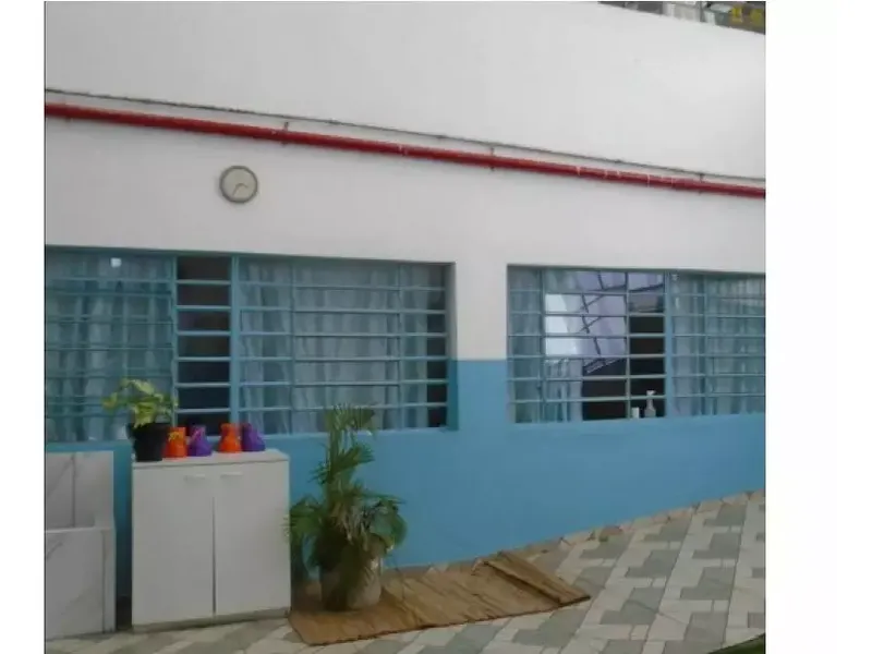 Comercial em leilão