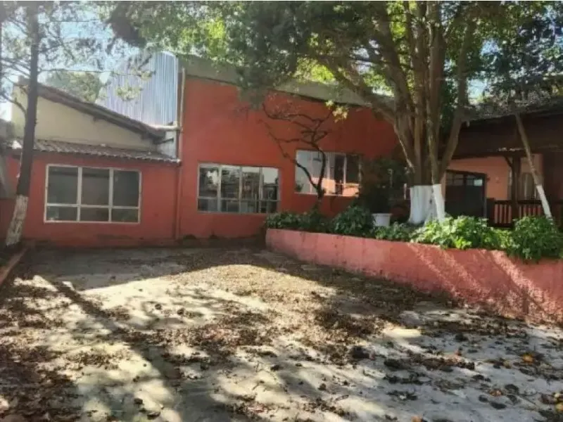 Comercial em leilão