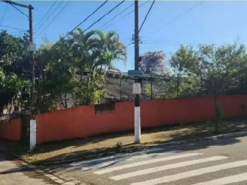Comercial em leilão