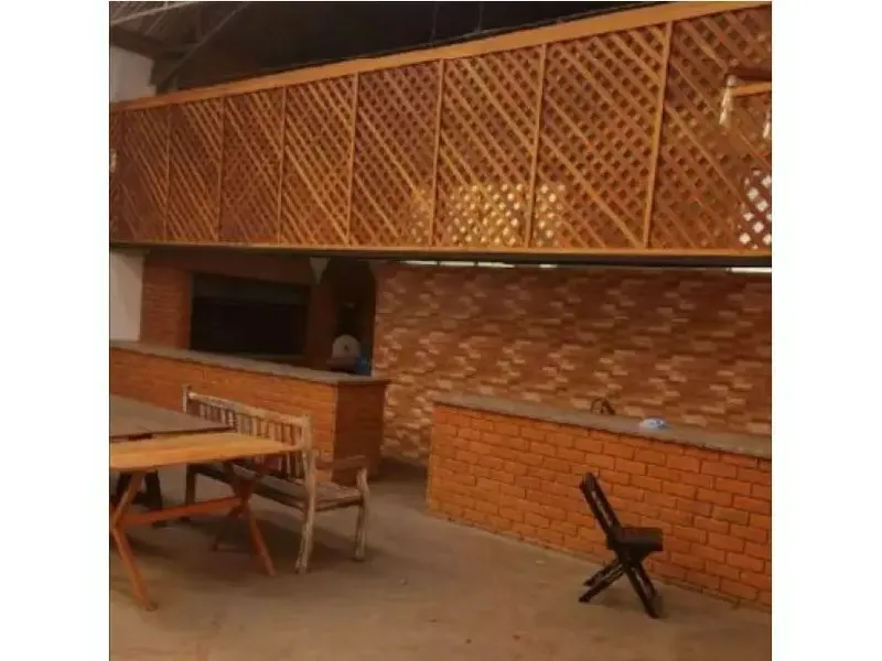 Comercial em leilão