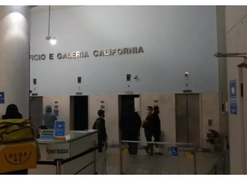 Comercial em leilão