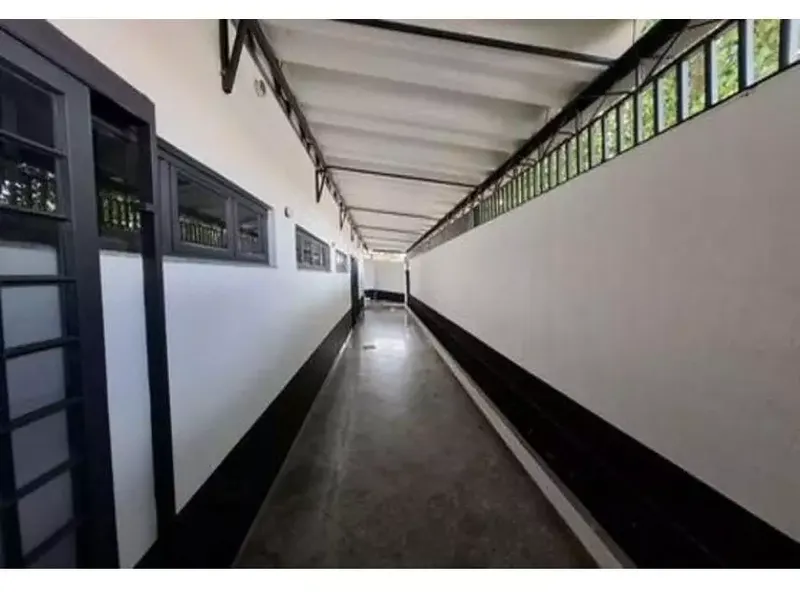 Comercial em leilão