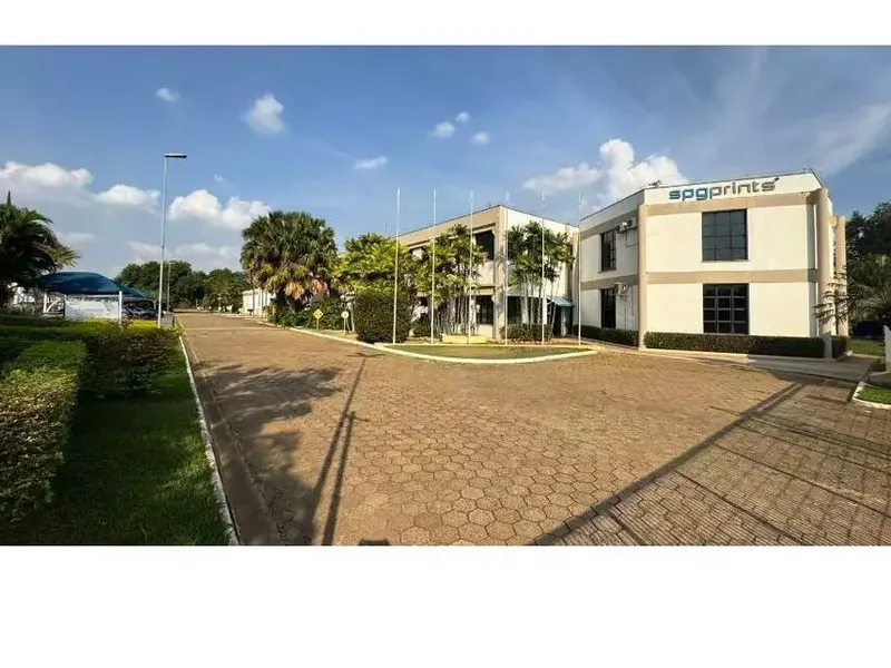 Comercial em leilão