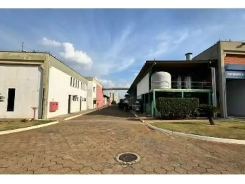 Comercial em leilão