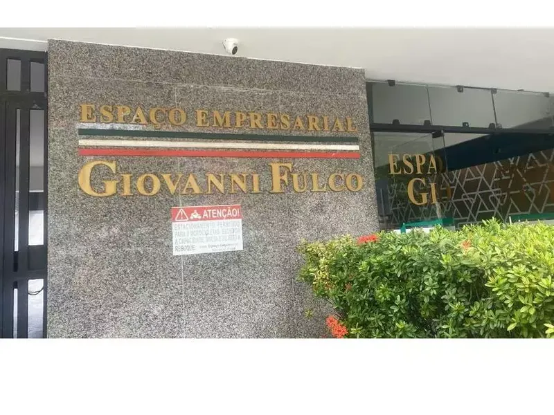 Comercial em leilão