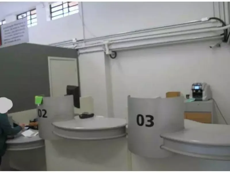 Comercial em leilão