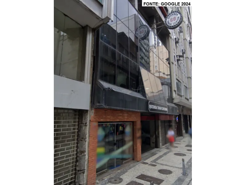 Comercial em leilão