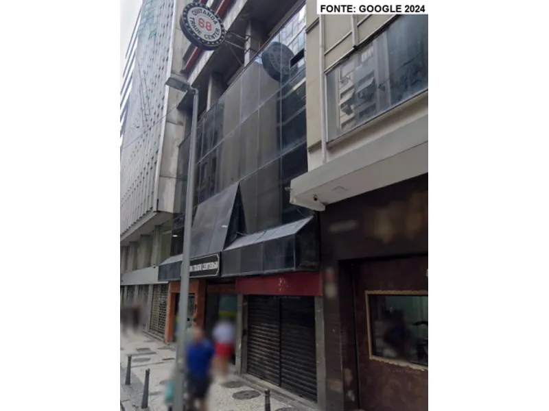 Comercial em leilão