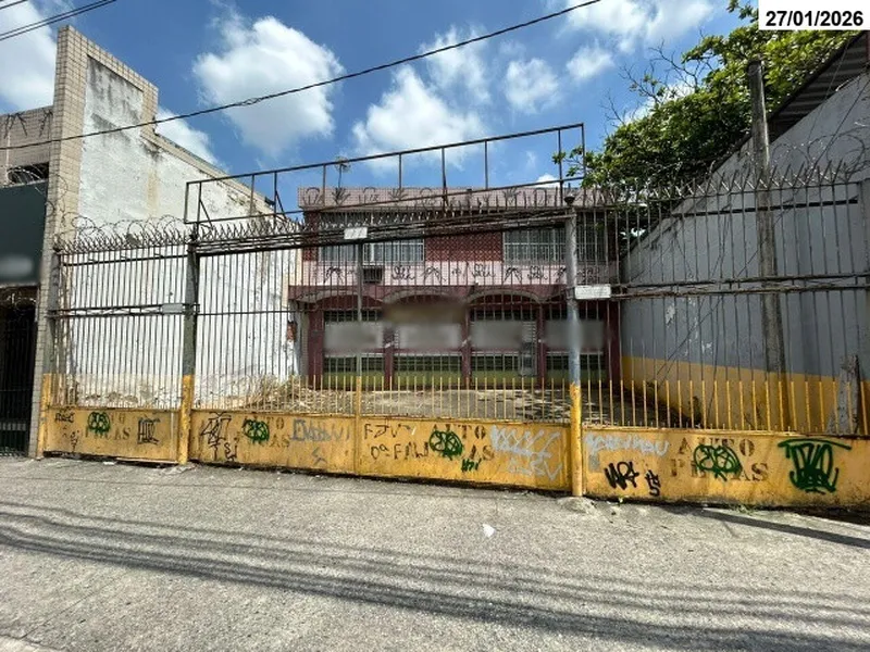 Comercial em leilão