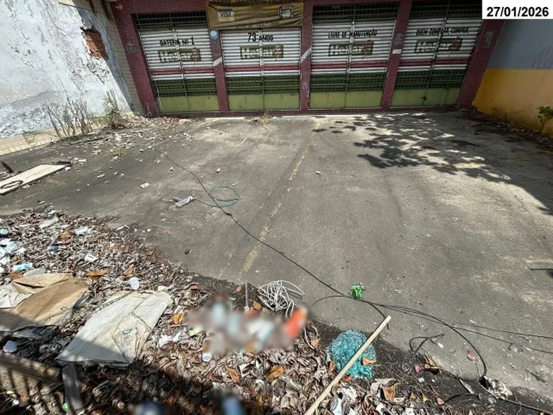 Comercial em leilão