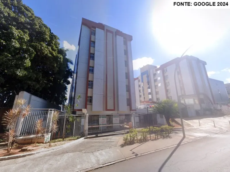 Comercial em leilão