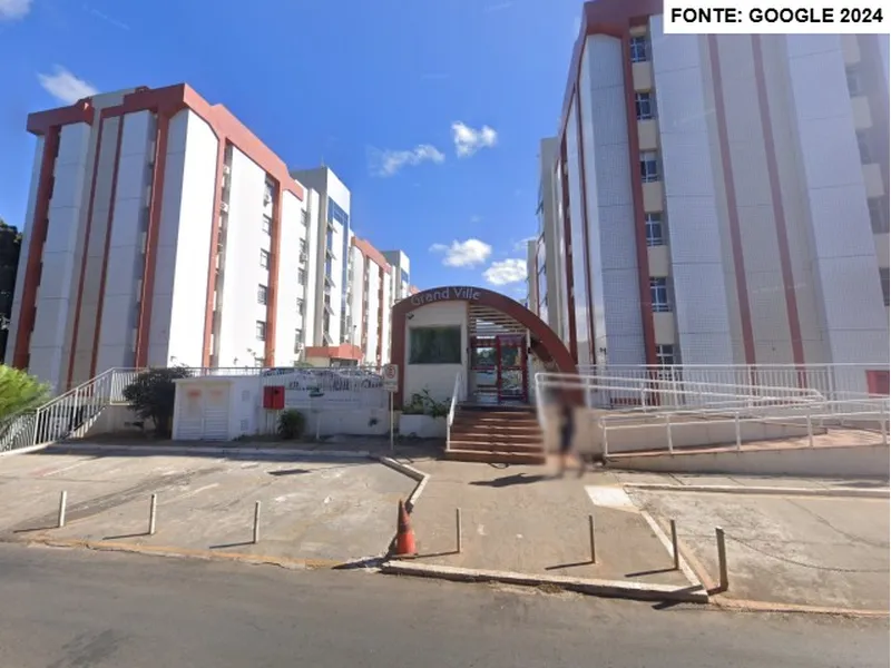 Comercial em leilão