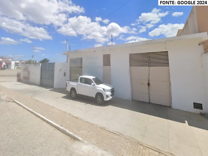 Comercial em leilão