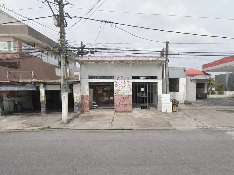 Comercial em leilão