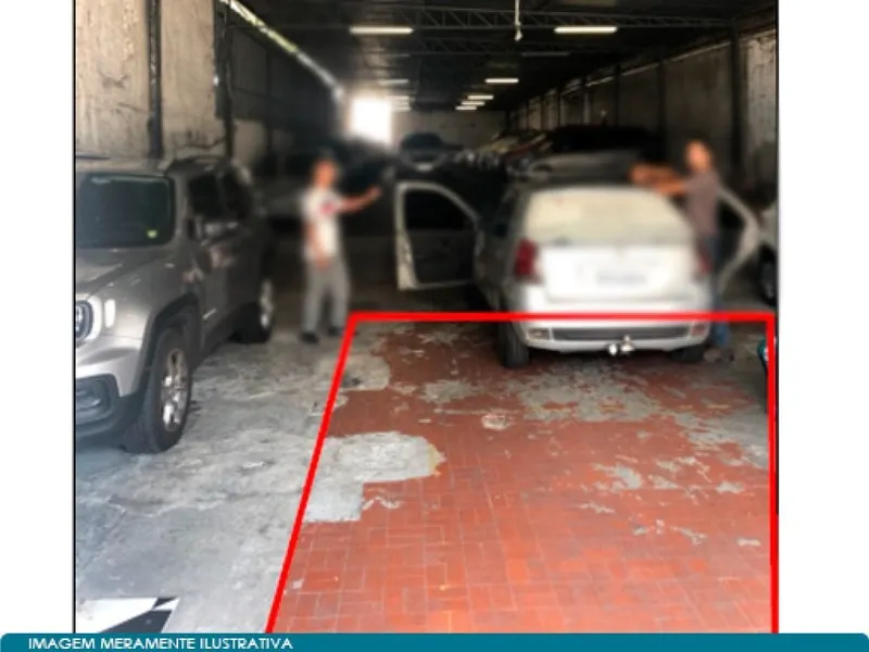 Comercial em leilão