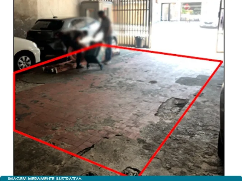 Comercial em leilão