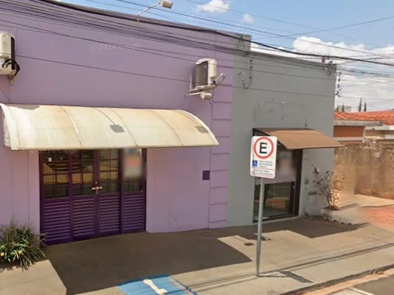 Comercial em leilão