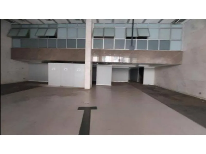 Comercial em leilão