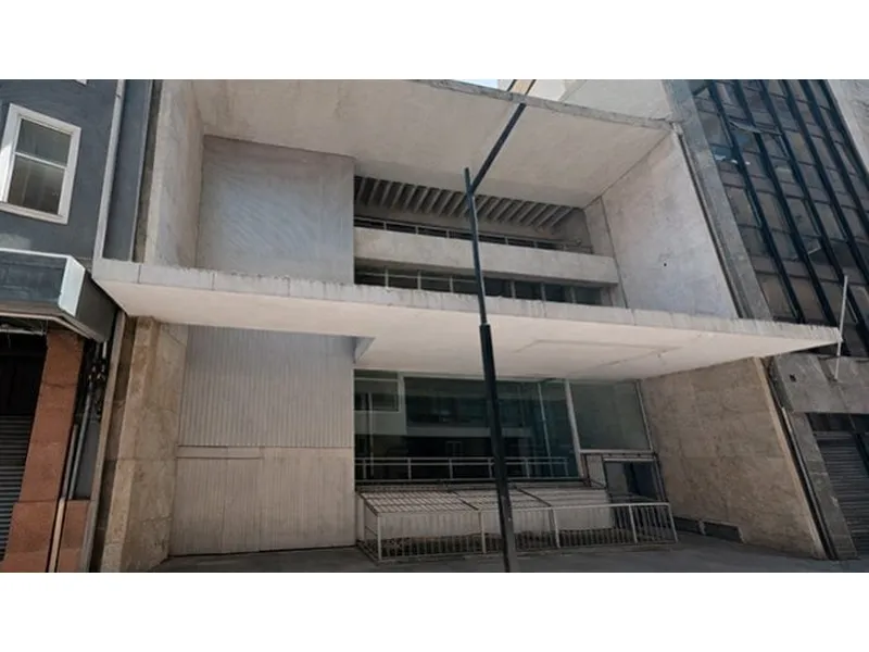 Comercial em leilão