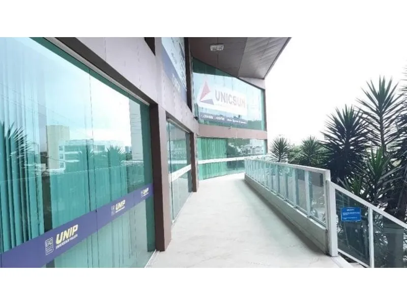 Comercial em leilão