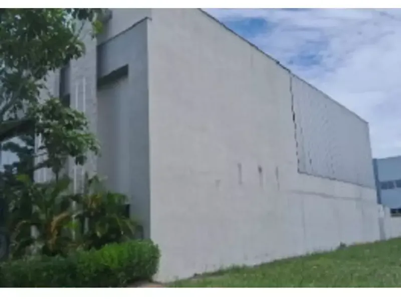 Comercial em leilão