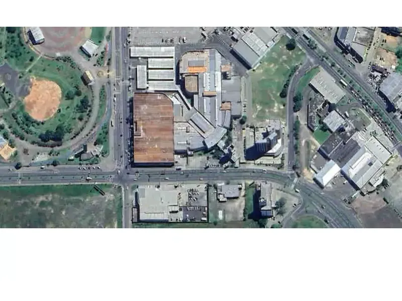 Comercial em leilão