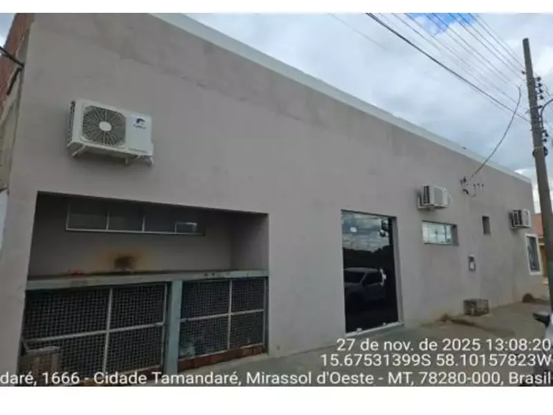 Comercial em leilão