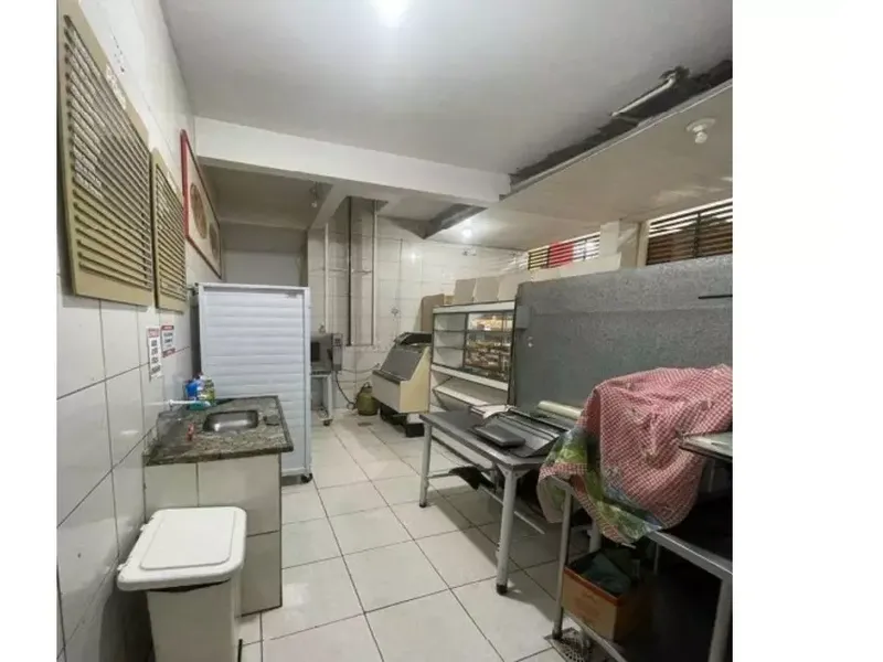 Comercial em leilão