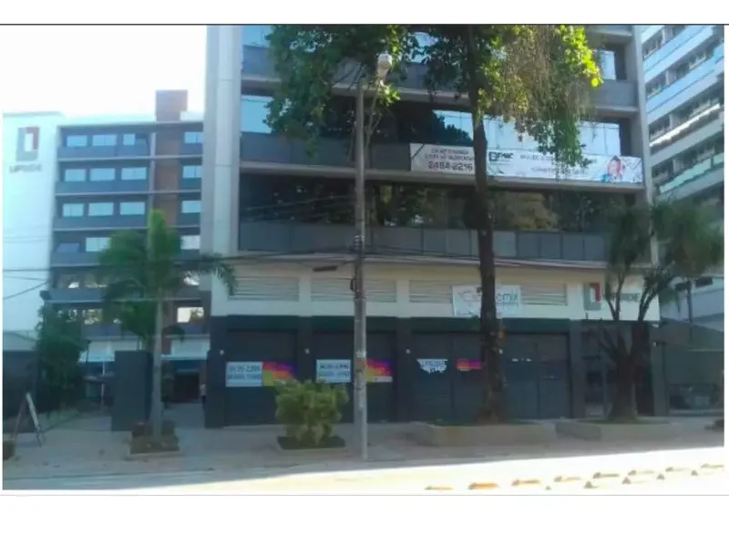 Comercial em leilão