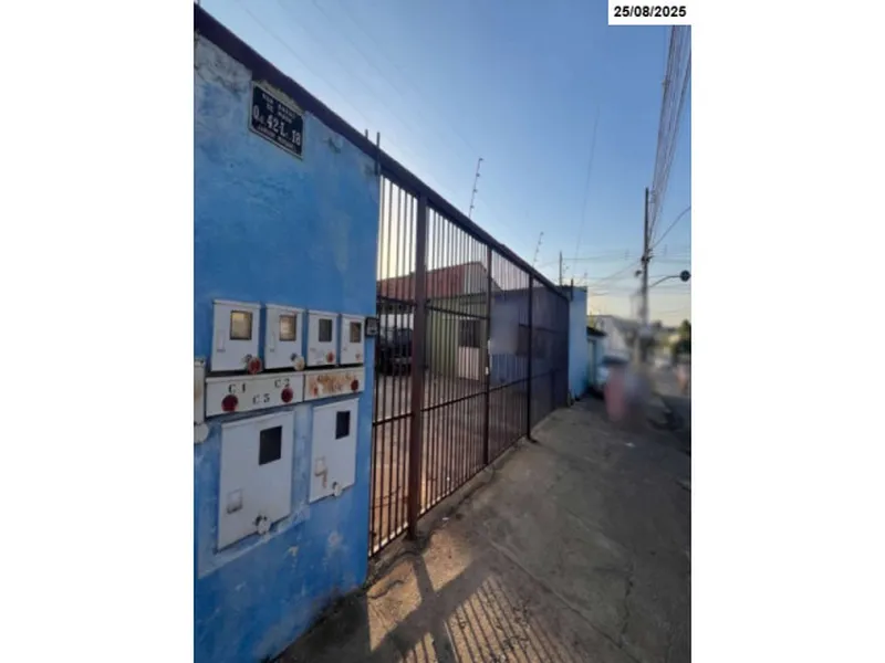 Comercial em leilão