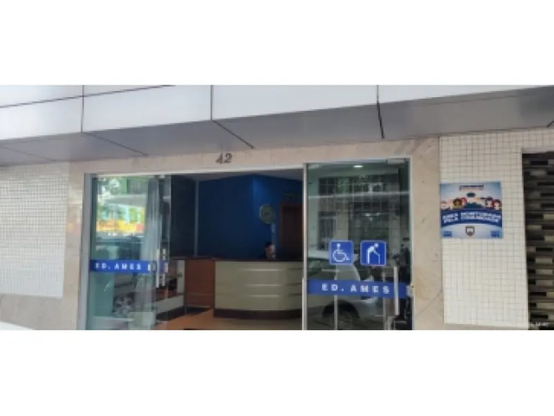 Comercial em leilão