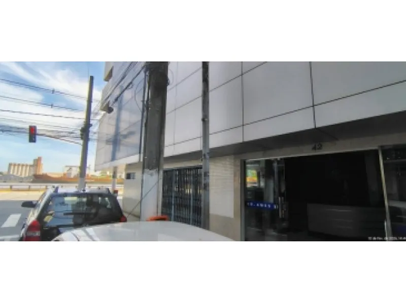 Comercial em leilão