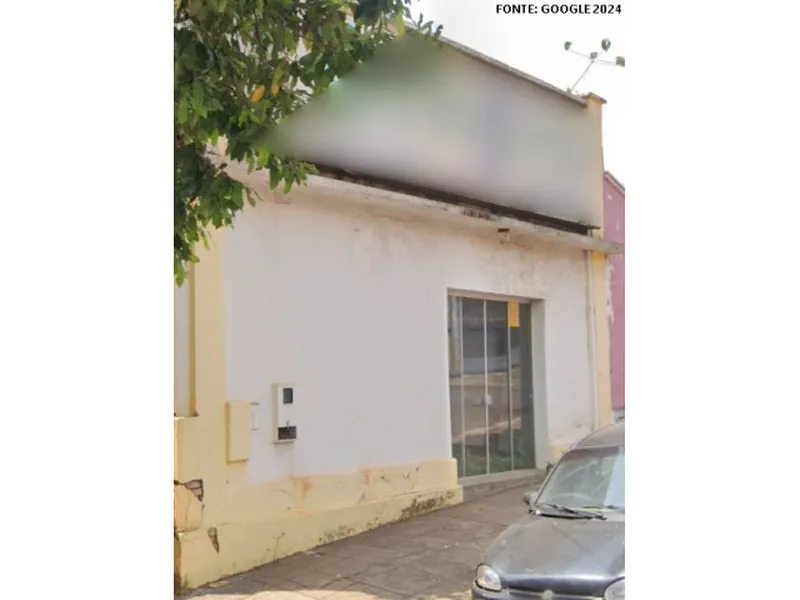 Comercial em leilão