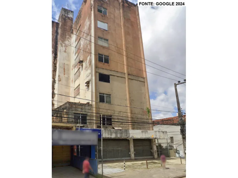 Comercial em leilão