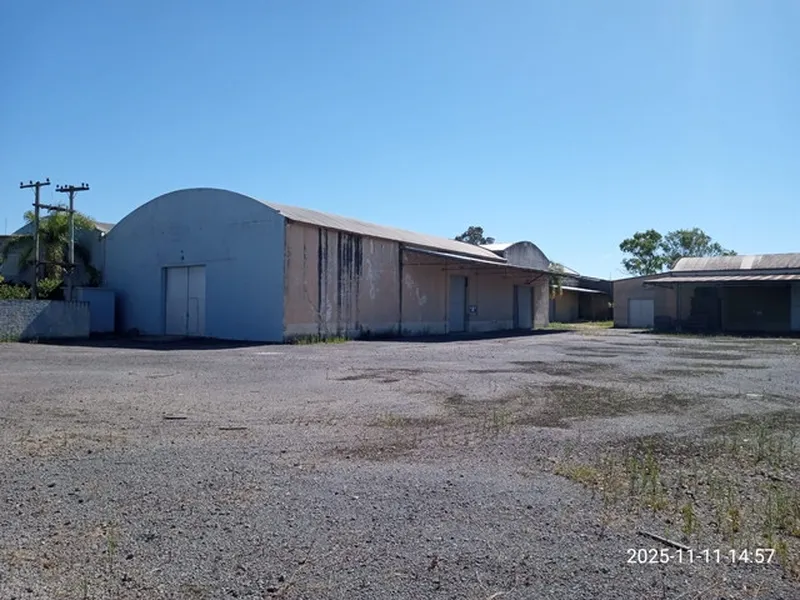 Comercial em leilão