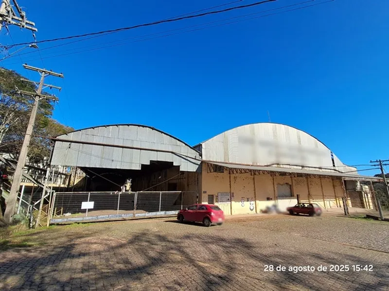 Comercial em leilão