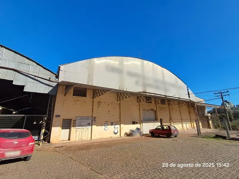 Comercial em leilão