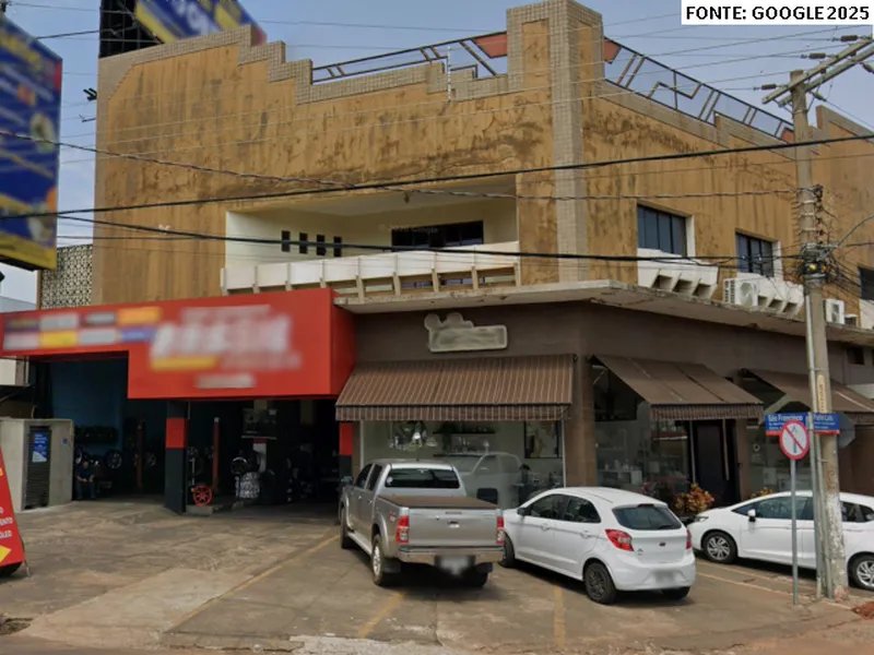 Comercial em leilão