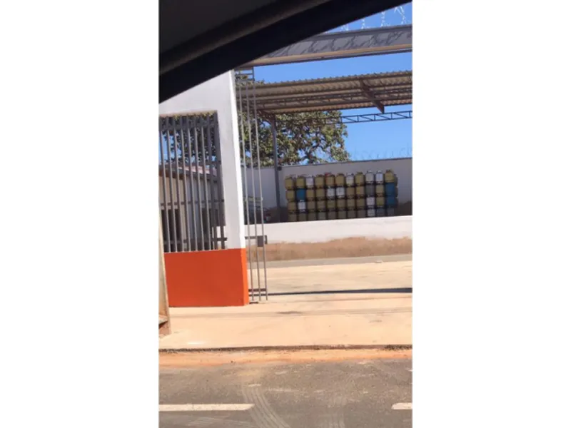 Comercial em leilão