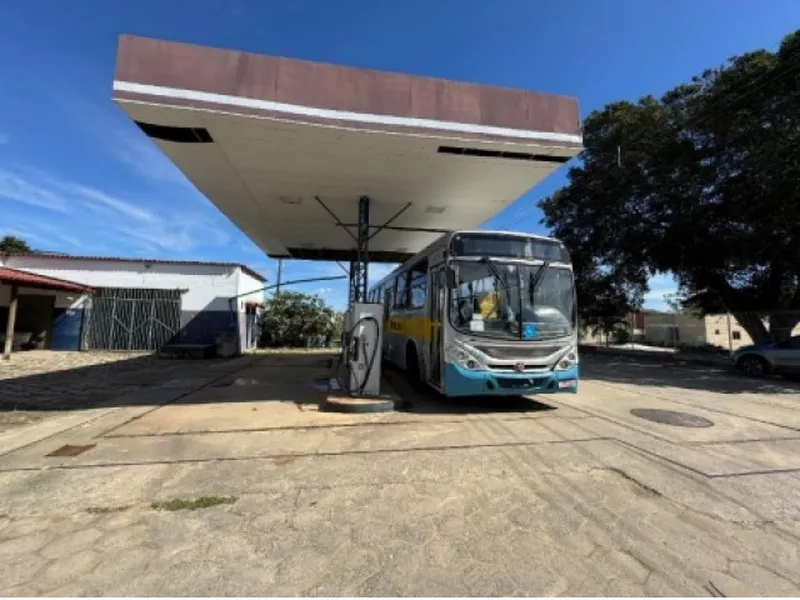 Comercial em leilão