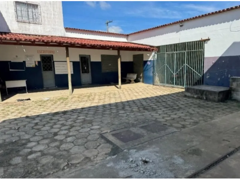 Comercial em leilão